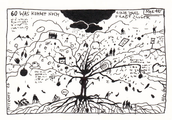 Postkarte oder eines Plakats, präsentiert eine detaillierte und fantasievolle Darstellung eines Mannes als Baumes mit vielen Symbolen, Buchstaben und kleinen menschlichen Figuren, die eine komplexe Landschaft darstellen - Mail Art Arte Postale