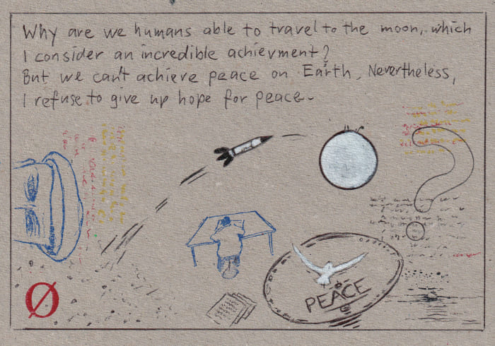 Postkarte Die handgezeichnete Illustration zeigt eine nachdenkliche Auseinandersetzung mit den Widersprüchen menschlicher Fähigkeiten, indem sie Raumfahrt mit dem Scheitern des Friedens in Verbindung bringt. Postkarte Mail Art Arte Postale